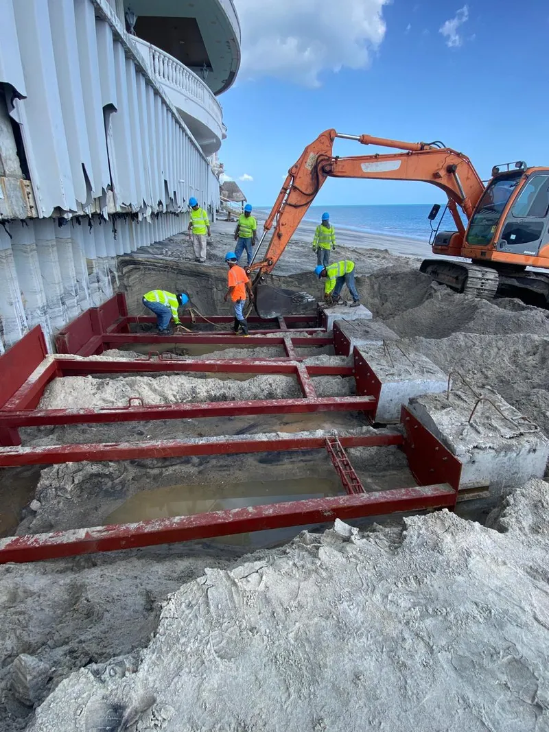 Foto 5 de Muro Rompeolas Familia Harari